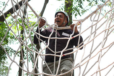 Commando Net Climbing Team Building
